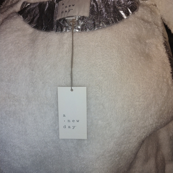 NWT A New Day Silver Puffer  | Size M | Fleece-Lined Interior - Picture 4 of 4